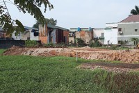 Tại nhiều nơi, giới đầu cơ gom cả đất nông nghiệp để phân lô, bán nền, gây rủi ro cho người mua. Ảnh: Lê Thắng