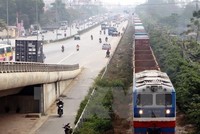 Kết cấu hạ tầng hệ thống đường sắt Việt Nam vẫn còn lạc hậu. (Ảnh: TTXVN)