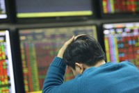 Giá cổ phiếu rơi, lãnh đạo doanh nghiệp chơi vơi mua - bán