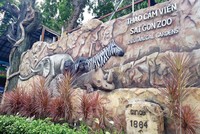 Cổng vào Thảo Cầm viên Sài Gòn tại mặt tiền đường Nguyễn Thị Minh Khai chỉ còn một biểu tượng nhỏ