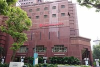 Một trung tâm thương mại Takashimaya tại Singapore là địa điểm mua sắm thu hút đông đảo du khách trong nước và quốc tế