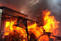 Cháy 5 căn nhà, cả khu dân cư ở miền Tây náo loạn