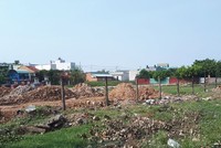 Một lô đất nông nghiệp đang được san lấp để phân lô bán nền tại xã Vĩnh Lộc B, huyện Bình Chánh, TP.HCM.