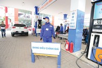 Giá dầu tăng mạnh, nguy cơ lạm phát cao quay trở lại