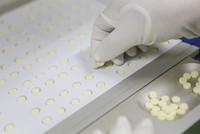 Nhóm doanh nghiệp sản xuất dược phẩm có biên lợi nhuận cao hơn so với các doanh nghiệp phân phối dược phẩm