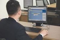 Với nhà đầu tư, đặc biệt là nhà đầu tư chứng khoán, thông tin là tiền, thậm chí là rất nhiều tiền