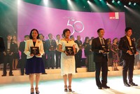 Đại diện Phát Đạt (đứng thứ ba từ trái sang) nhận chứng nhận Top 50 Công ty kinh doanh hiệu quả nhất Việt Nam do Nhịp cầu Đầu tư trao tặng vào ngày 7/6/2018 