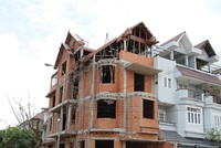 Do ảnh hưởng của thời tiết, nên tiến độ của nhiều công trình bị ảnh hưởng. Ảnh: Việt Dũng