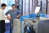 Doanh thu bán lẻ hàng hóa, dịch vụ đạt hơn 2,1 triệu tỷ đồng