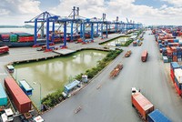 Cổ phiếu của các doanh nghiệp ngành logistics đang giảm giá, 
phần nào đưa định giá cổ phiếu ngành trở nên hấp dẫn hơn