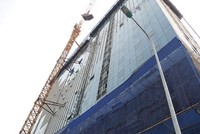 Khó cắt ngọn tòa nhà 8B Lê Trực