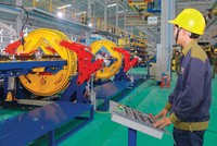 Yếu tố con người, nguồn nhân lực chất lượng cao được xem là đòn bẩy thúc đẩy sản xuất của doanh nghiệp và hỗ trợ tăng trưởng kinh tế