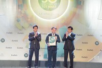 Lãnh đạo PNJ nhận Chứng nhận Top 50 niêm yết kinh doanh tốt nhất 2018.