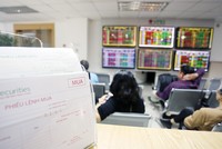 “Đau đầu” cứu giá cổ phiếu