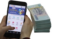 Kết quả cuộc điều tra xu hướng kinh doanh mới nhất do Vụ Dự báo Thống kê, Ngân hàng Nhà nước cho biết, 46% tổ chức tín dụng trong cuộc khảo sát tuyển thêm lao động trong quý II/2018, số ngân hàng tiếp tục tuyển thêm người trong quý III và cả năm lần lượt là 62% và 70%; 23% tổ chức tín dụng dự kiến giữ nguyên và 7% tổ chức tín dụng sẽ cắt giảm nhân sự trong năm 2018.