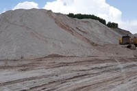 Cát nhân tạo có nhiều ưu điểm, nhưng vẫn chưa loay hoay tìm chỗ đứng