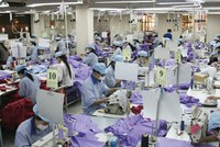 Năm 2017, xuất khẩu hàng may mặc đạt 24,7 tỷ USD, nhưng DN trong nước bỏ ra 11,4 tỷ USD nhập khẩu riêng vải.