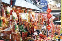 Quan niệm hóa nhiều vàng mã để nhận lộc đang gây tốn kém, lãng phí. 