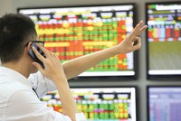 Chứng khoán quý IV: Cơ hội nhiều hơn rủi ro