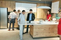 Bếp không chỉ dùng để nấu nướng, mà có thể nghe nhạc, lướt web.