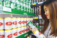 Về chất lượng, các sản phẩm của Sabeco hoàn toàn cạnh tranh được với những thương hiệu khác. Ảnh: Lê Toàn