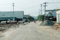 Khung cảnh tấp nập nhộn nhịp đã không còn, thay vào đó là không gian đìu hiu vắng vẻ tại khu tái định cư Hòa Liên 5.