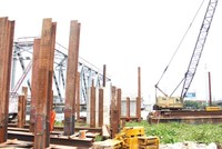 Thực tế công trường Dự án BOT cầu Bình Lợi. Ảnh: G.H