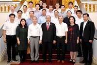 Đoàn công tác tỉnh Thừa Thiên Huế chụp hình lưu niệm cùng Thủ tướng Chính phủ Nguyễn Xuân Phúc. Ảnh: VGP