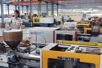 Sản xuất tại Công ty cổ phần Nhựa Thiếu niên Tiền phong. Ảnh: Đức Thanh