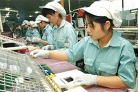 Sản xuất linh kiện tại nhà máy của Công ty Panasonic (Khu công nghiệp Thăng Long, Hà Nội). Ảnh: Đức Thanh