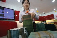 Sau khi lãnh đạo HDBank mua vào cổ phiếu, giá cổ phiếu HDB đã có chiều hướng nhích lên. Ảnh: Đức Thanh