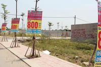 Cảnh rao bán đất nền lại diễn ra nhộn nhịp tại quận 9. Ảnh: Việt Dũng