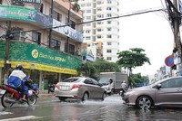 Nhiều khu vực tại TP.HCM thường xuyên bị ngập nước và triều cường, ảnh hưởng nghiêm trọng tới đời sống của người dân. 