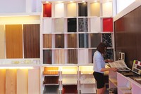 Nếu so sánh gạch vân gỗ thì ván ốp lát có phần ưu thế hơn