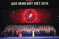 Hàng ngàn doanh nghiệp, thương hiệu Sao Vàng đất Việt qua các năm đang truyền đi khát vọng mạnh mẽ về một cộng đồng thương hiệu Việt. Ảnh: Chí Cường