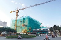 Với việc áp dụng cơ chế một cửa liên thông trong thủ tục hành chính, môi trường kinh doanh trong ngành xây dựng đã được cải thiện đáng kể. Ảnh: Chí Cường