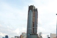 Các nhà đầu tư ngoại có xu hướng tìm dự án “đắp chiếu” để rót vốn. Trong ảnh: Saigon One Tower, dự án đang bị VAMC thu giữ. Ảnh: Đức Thanh