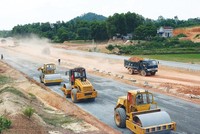 Xây dựng đường cao tốc Hà Nội - Thái Nguyên. Ảnh: Đức Thanh