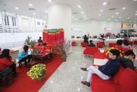 Đầu năm, nhân viên ngân hàng “ngập” trong tiền