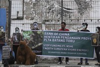 Người dân phản đối việc xây dựng một con đập do Trung Quốc hậu thuẫn ở Batang Toru.