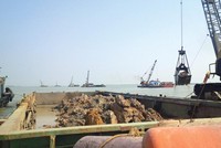 Nạo vét luồng cảng Cửa Lò.