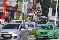 Việc định danh xe vận tải hành khách dưới 9 chỗ ngồi ứng dụng công nghệ đến nay vẫn còn nhiều quan điểm khác nhau. Ảnh: Đức Thanh