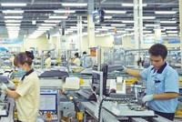 Khu vực FDI là một trong 4 động cơ quan trọng của cỗ xe tăng trưởng. Trong ảnh: Nhà máy Samsung Bắc Ninh. Ảnh: Đức Thanh