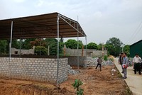 Nhiều công trình xây dựng trái phép trong chỉ giới đường cao tốc Bắc - Nam đoạn qua xã Phú Lâm, huyện Tĩnh Gia, tỉnh Thanh Hóa - Ảnh: NLD.