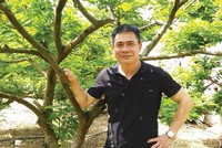 Anh Nguyễn Thái Hoàng trực tiếp tới các vùng nuôi trồng, sản xuất nông nghiệp để gây dựng chuỗi liên kết.