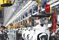 Theo quy định hiện hành, Thủ tướng Chính phủ quyết định các dự án có vốn đầu tư trên 5.000 tỷ đồng. Trong ảnh: Dự án sản xuất ô tô, xe máy VinFast. Ảnh: Đ.T