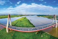 Giá đất Đông Anh từng có đợt sốt khi cầu Nhật Tân được đưa vào sử dụng. Ảnh: shutterstock