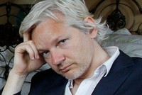 Ông Julian Assange trong một bức ảnh cũ (Ảnh: Fox) 