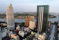 Các tòa nhà văn phòng hạng A ở trung tâm là đích ngắm của các nhà đầu tư lớn. Ảnh: Lê Toàn