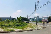 Để tăng giá trị những lô đất rao bán, “cò” không ngần ngại tung những tin đồn vô căn cứ để trục lợi.